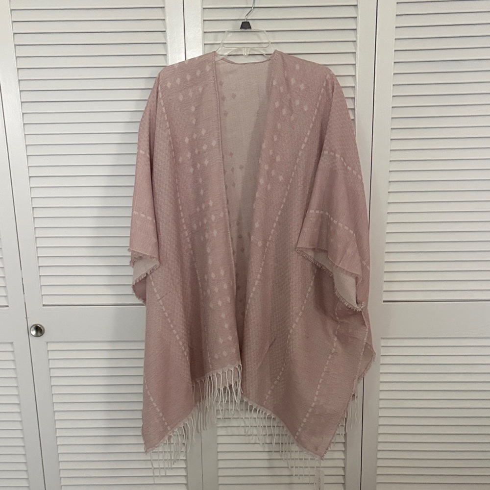 Gentile Fawn Pink Fringed Kimono Shawl
